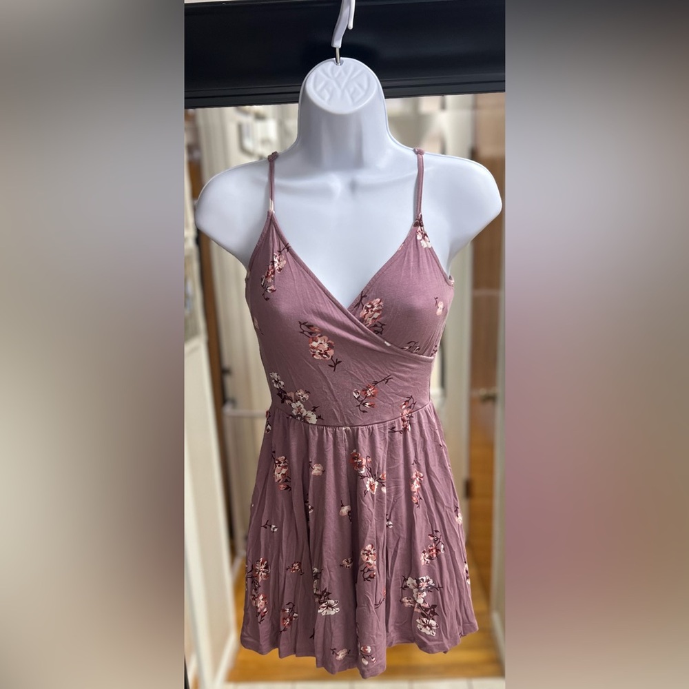 Brand: Garage
Size: XS
*Romper* 
Light staining (as seen in last picture)